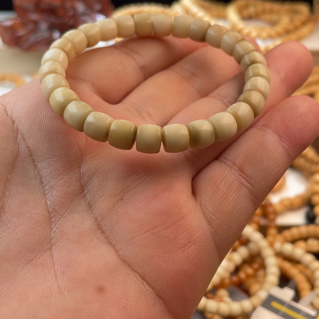 星月菩提吊坠格**林新料玉化8*7直切手串无漂白