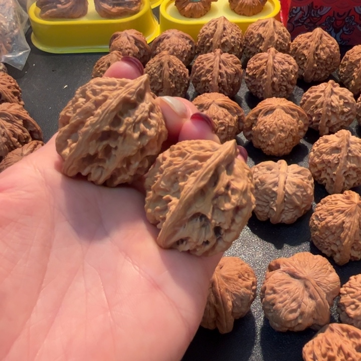 文玩核桃把件霞云岭狮子头