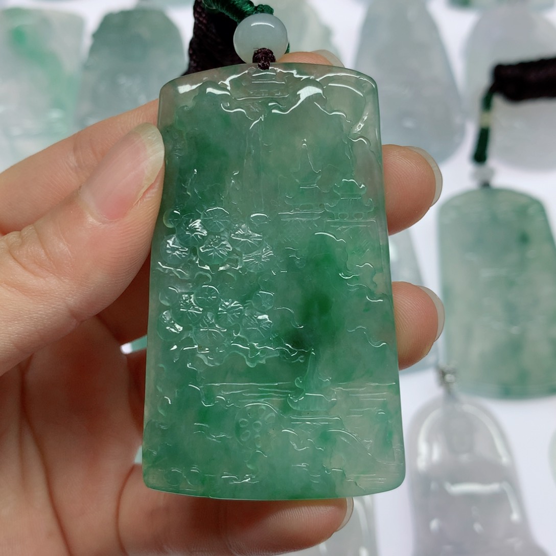 翡翠未镶嵌颈饰取****啊山水牌