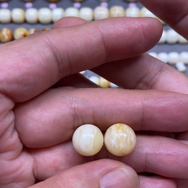 微***翼琥珀未镶嵌裸石圆珠