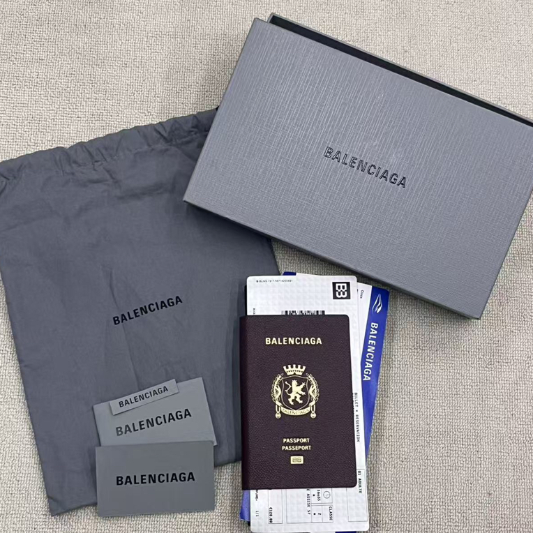 未使用 Balenciaga/巴黎世家 字母徽标压花半哑光柔软纹理 全新