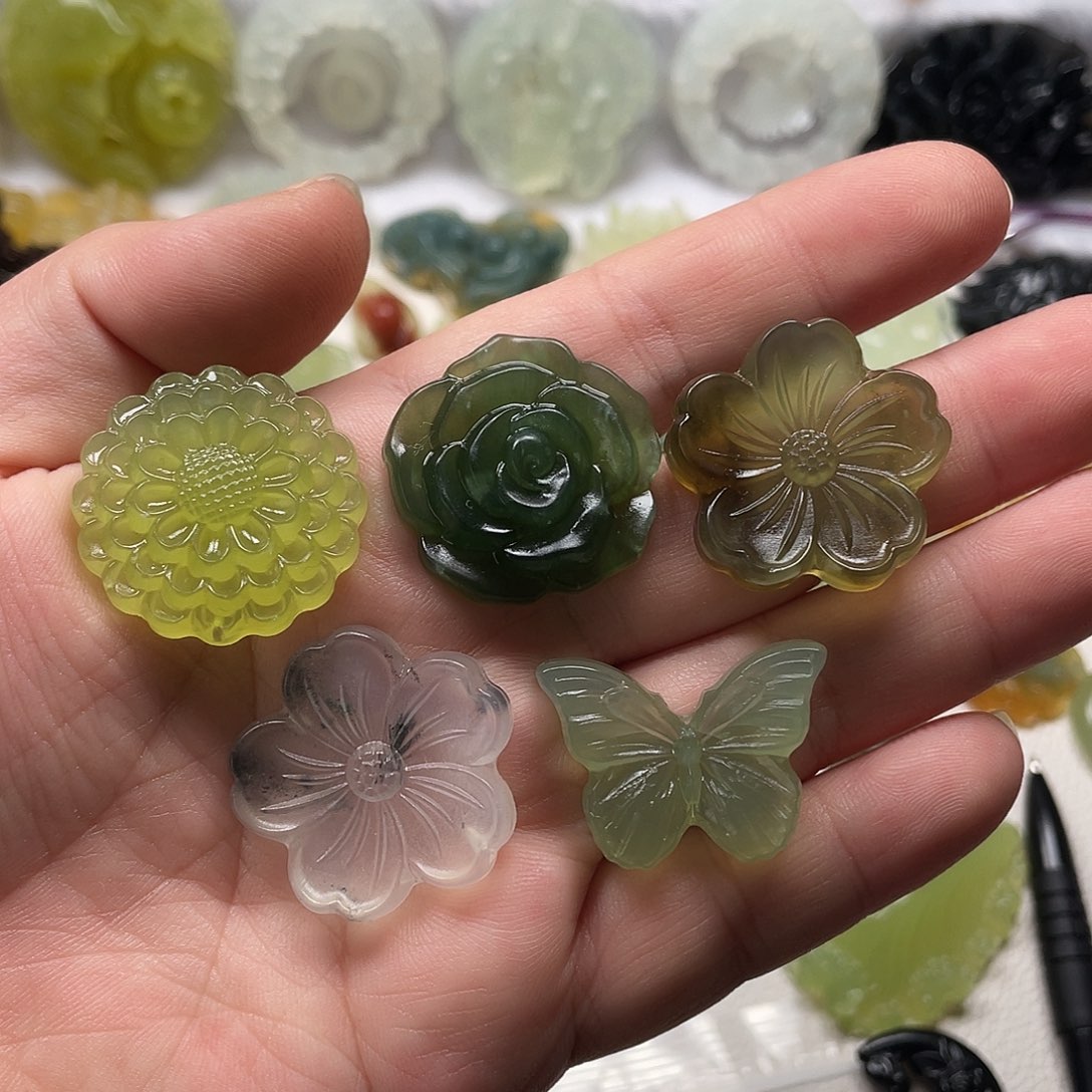 火***面蛇纹石玉未镶嵌颈饰