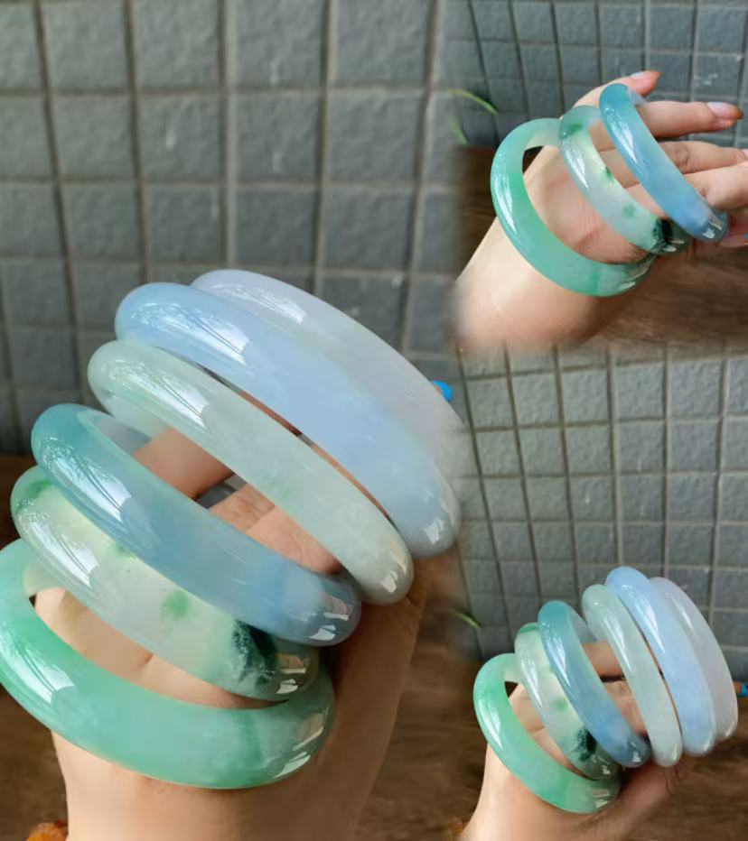 甜甜时尚大气飘花手镯3端冰飘花阳绿手镯3甜甜时尚大气飘花手镯3