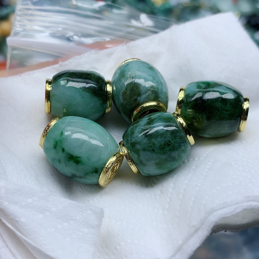 翡翠颈饰未镶嵌吊坠