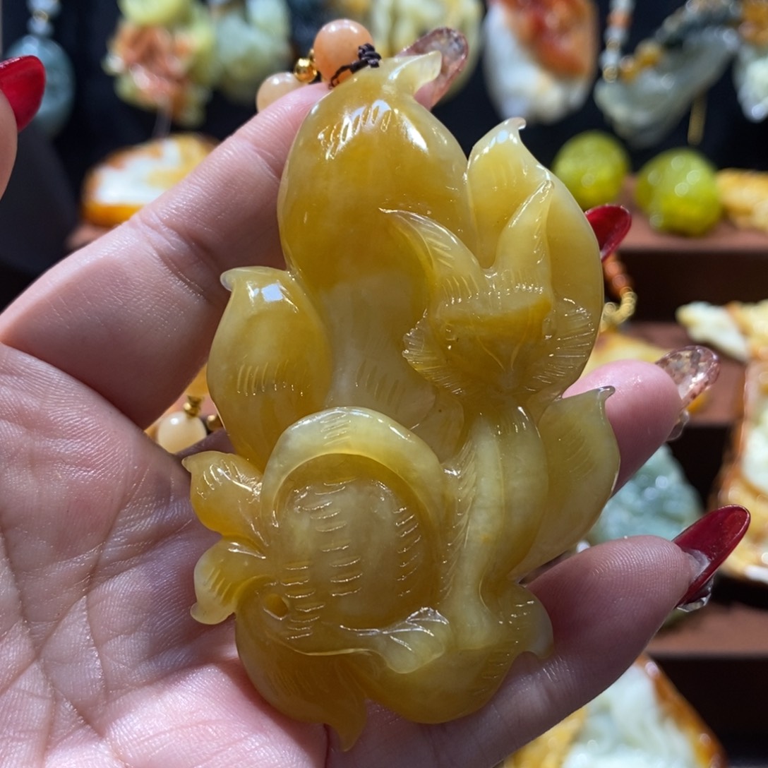 蛇纹石玉颈饰未镶嵌