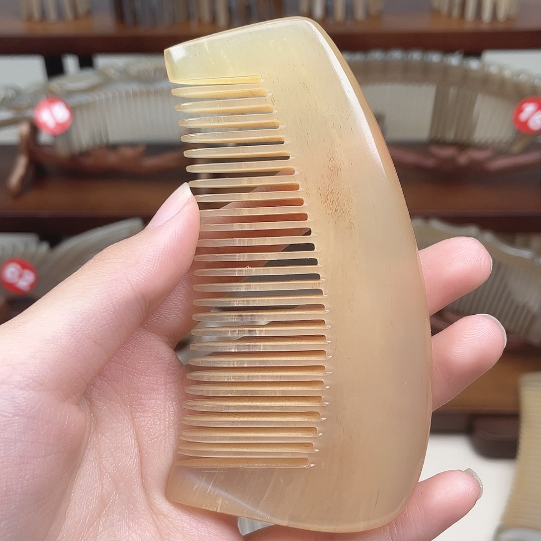 纯手工制作的牛角梳