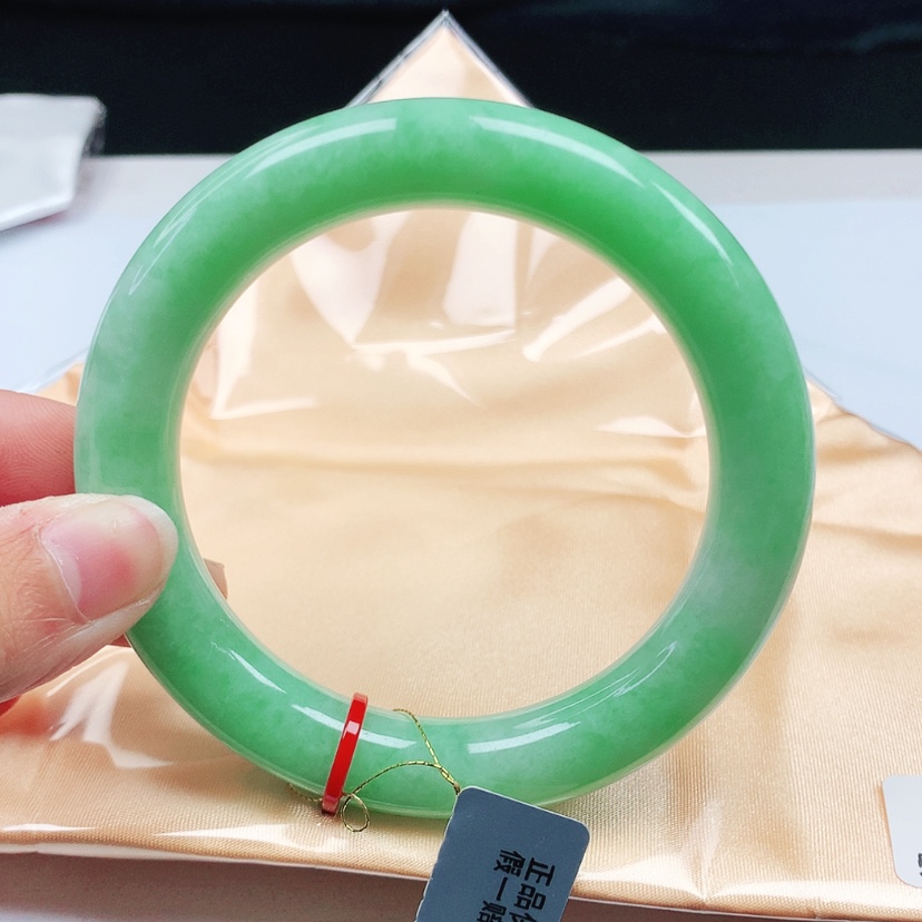 【闪购商品】翡翠手镯未镶嵌L****y57.5圈