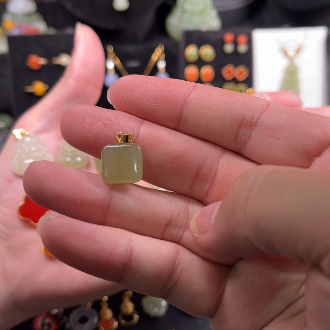 颈饰银S925镶嵌和田玉