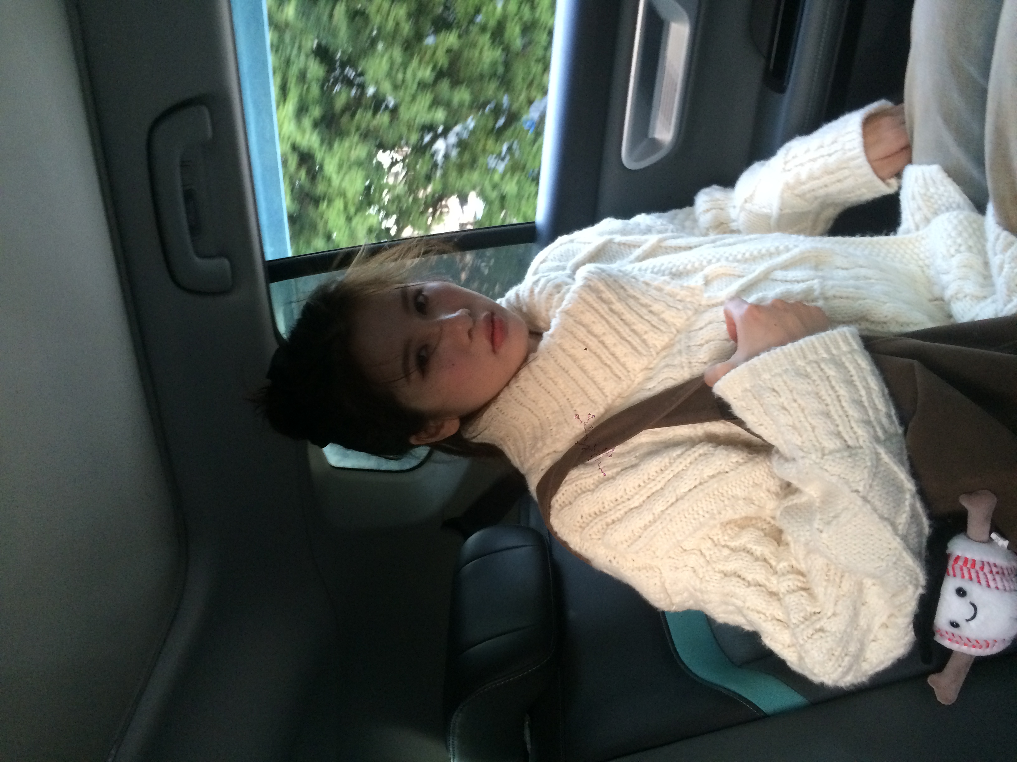 来自b0【超重磅翻领毛衣】米白色系扣编织麻花质感宽松毛衣【256115】