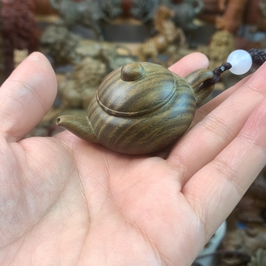 做***）木质类绿檀木小把壶好