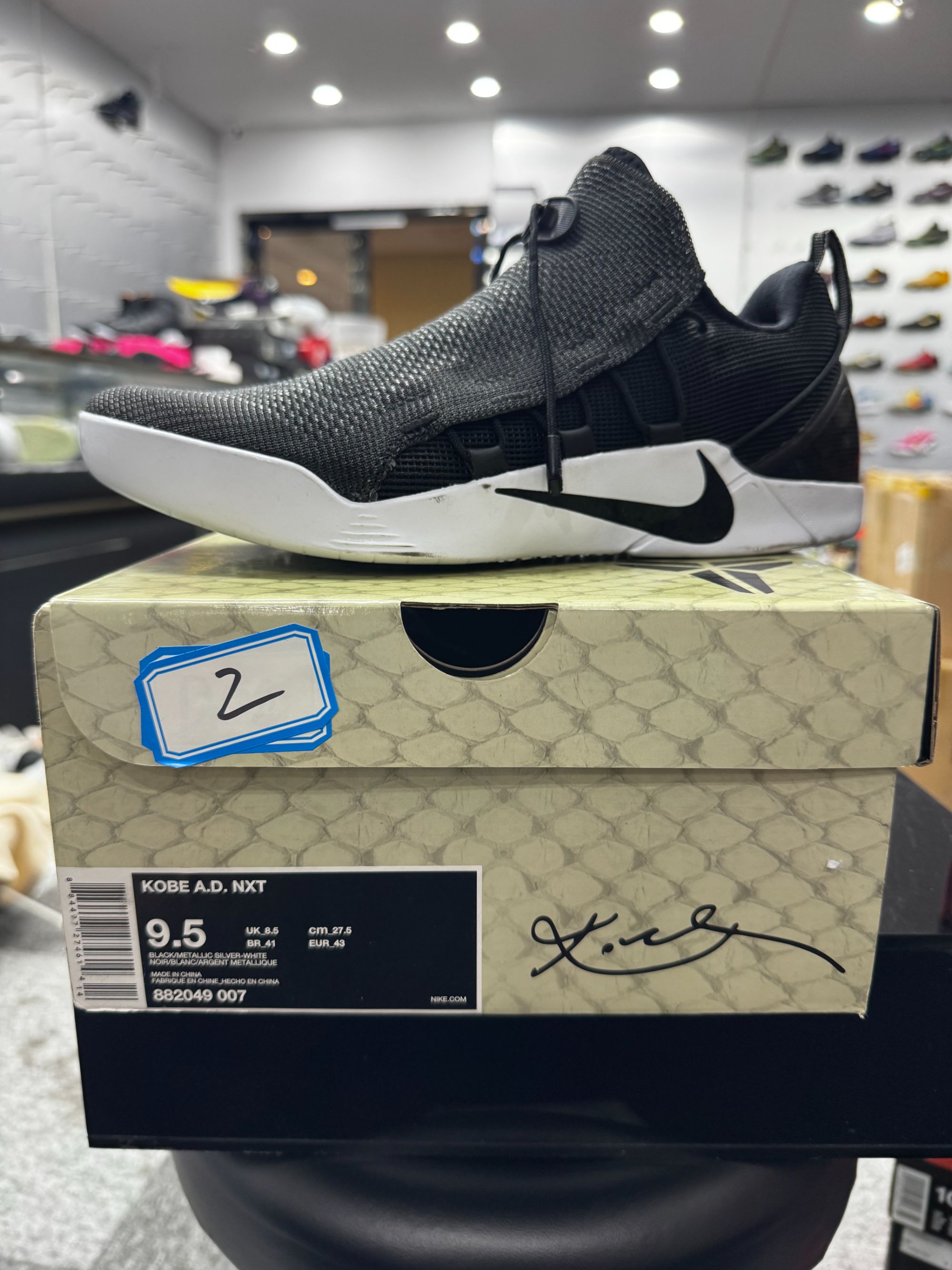 nike  黑白   全新原盒  43码  11月9   gui   2