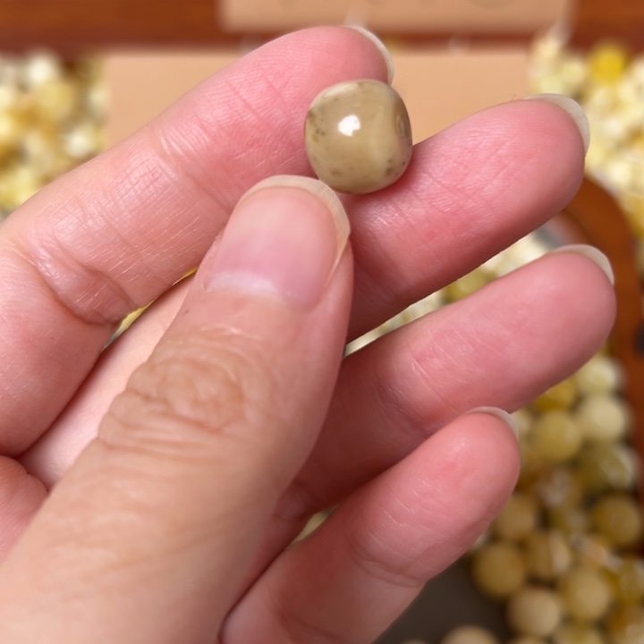 蜜蜡未镶嵌裸石11.2mm一个