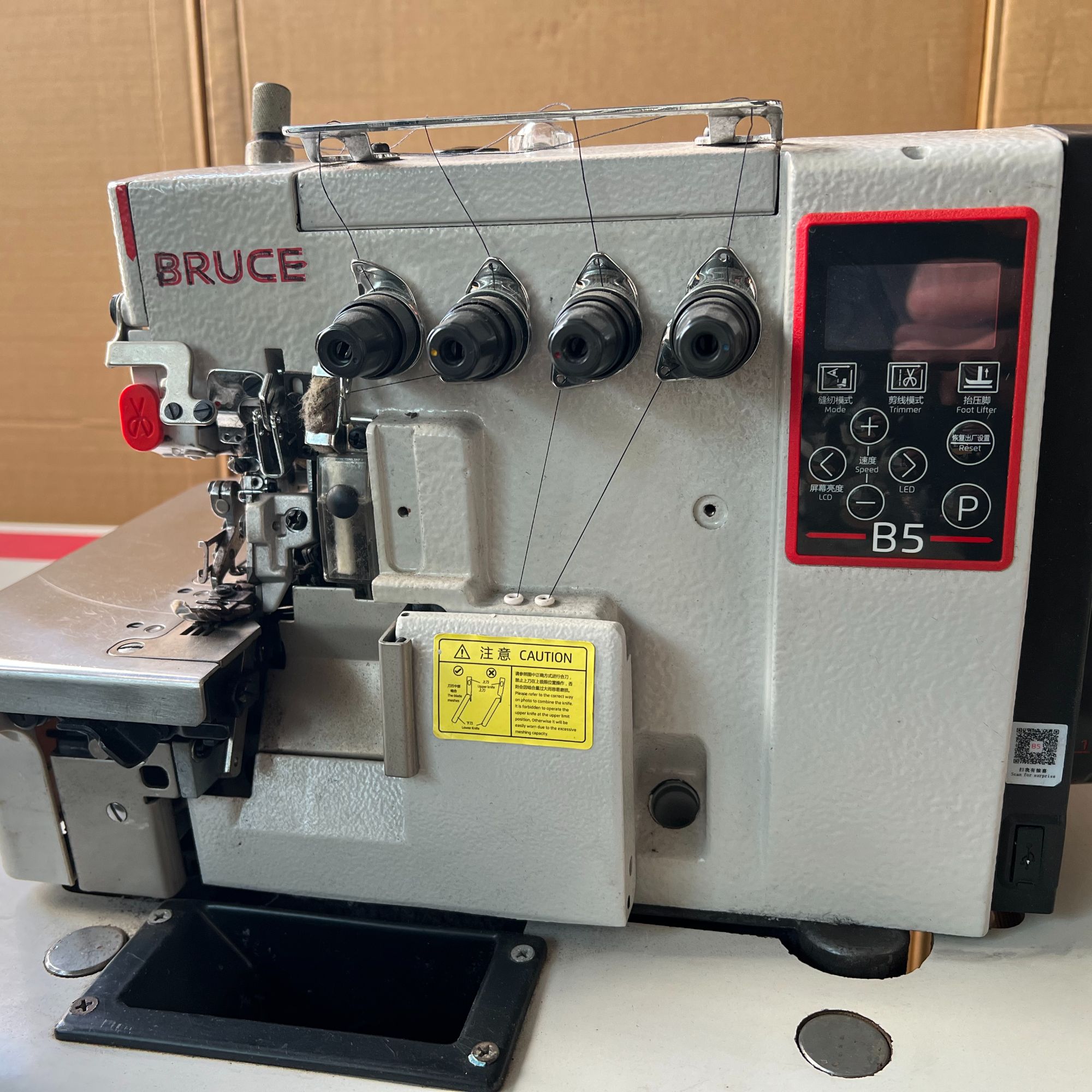 9成新布鲁斯B5四线拷边机适合各种针织面料缝制