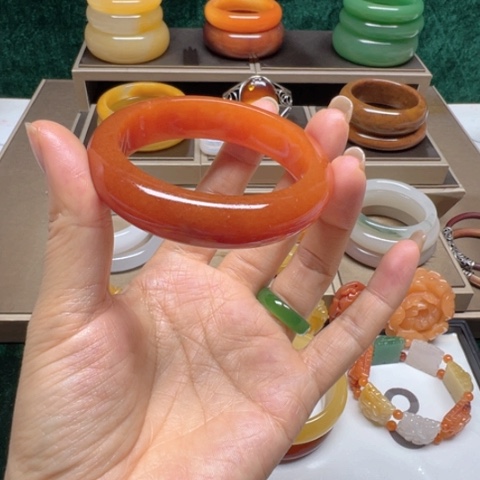 石英质玉（黄龙玉）手镯未镶嵌l****S