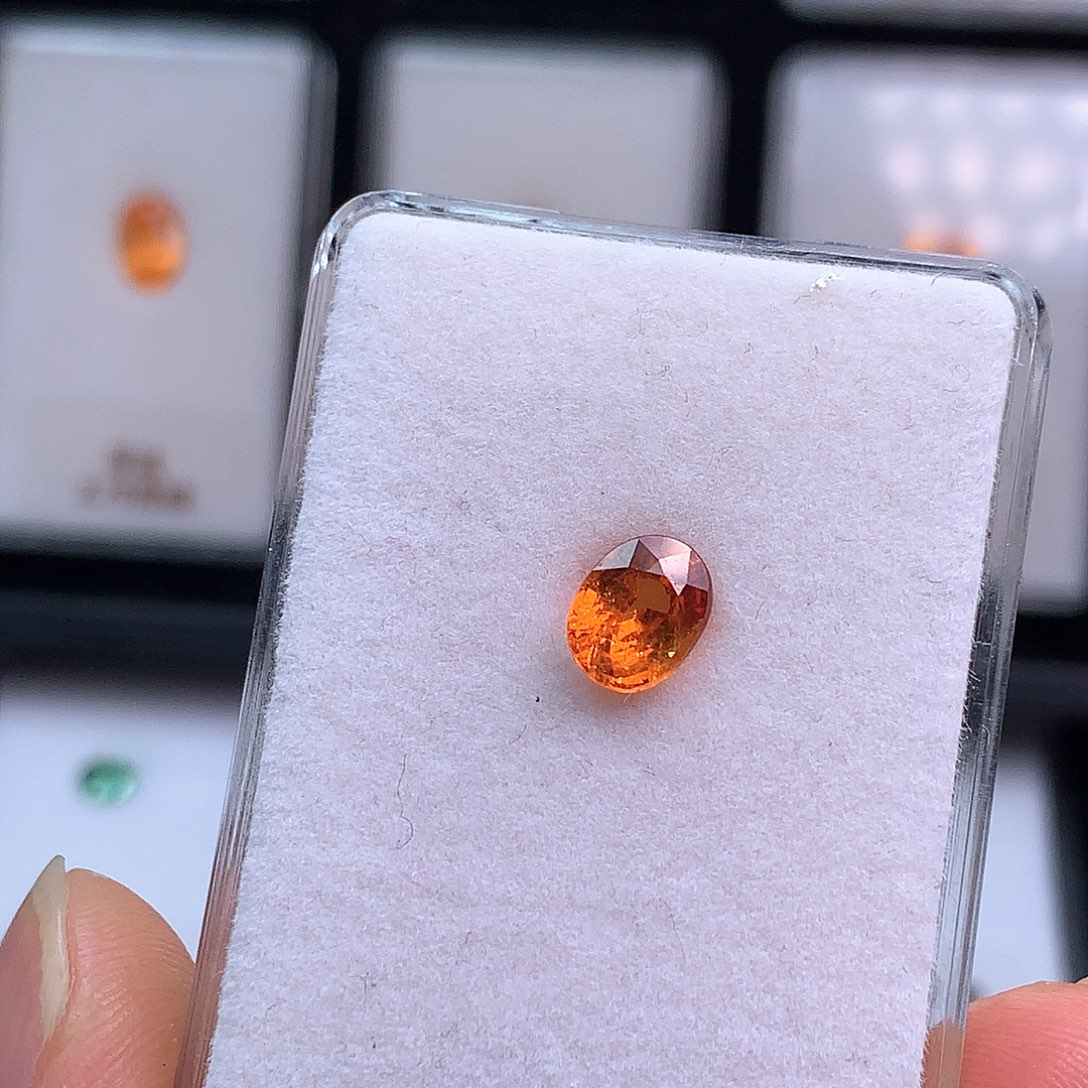 石榴石（芬达石）珠宝半成品未镶嵌1.9克拉