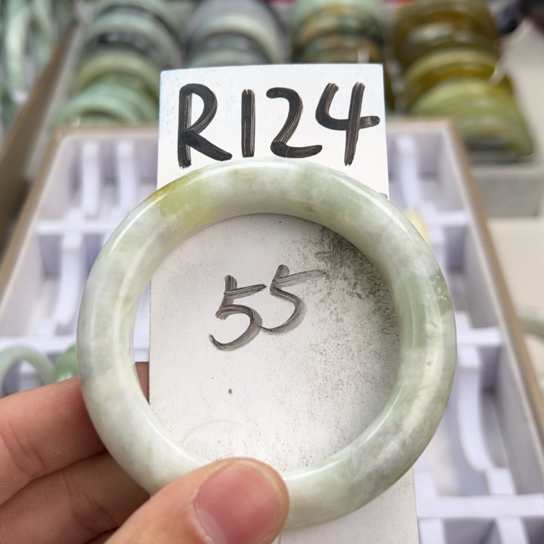 岫玉手镯未镶嵌天然岫玉微瑕可以正常佩戴