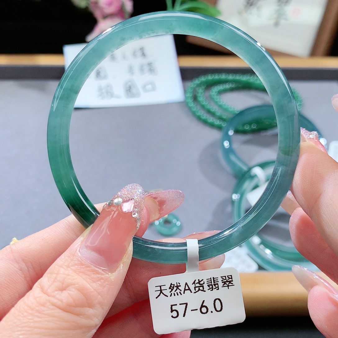 翡翠手镯（圆镯）未镶嵌