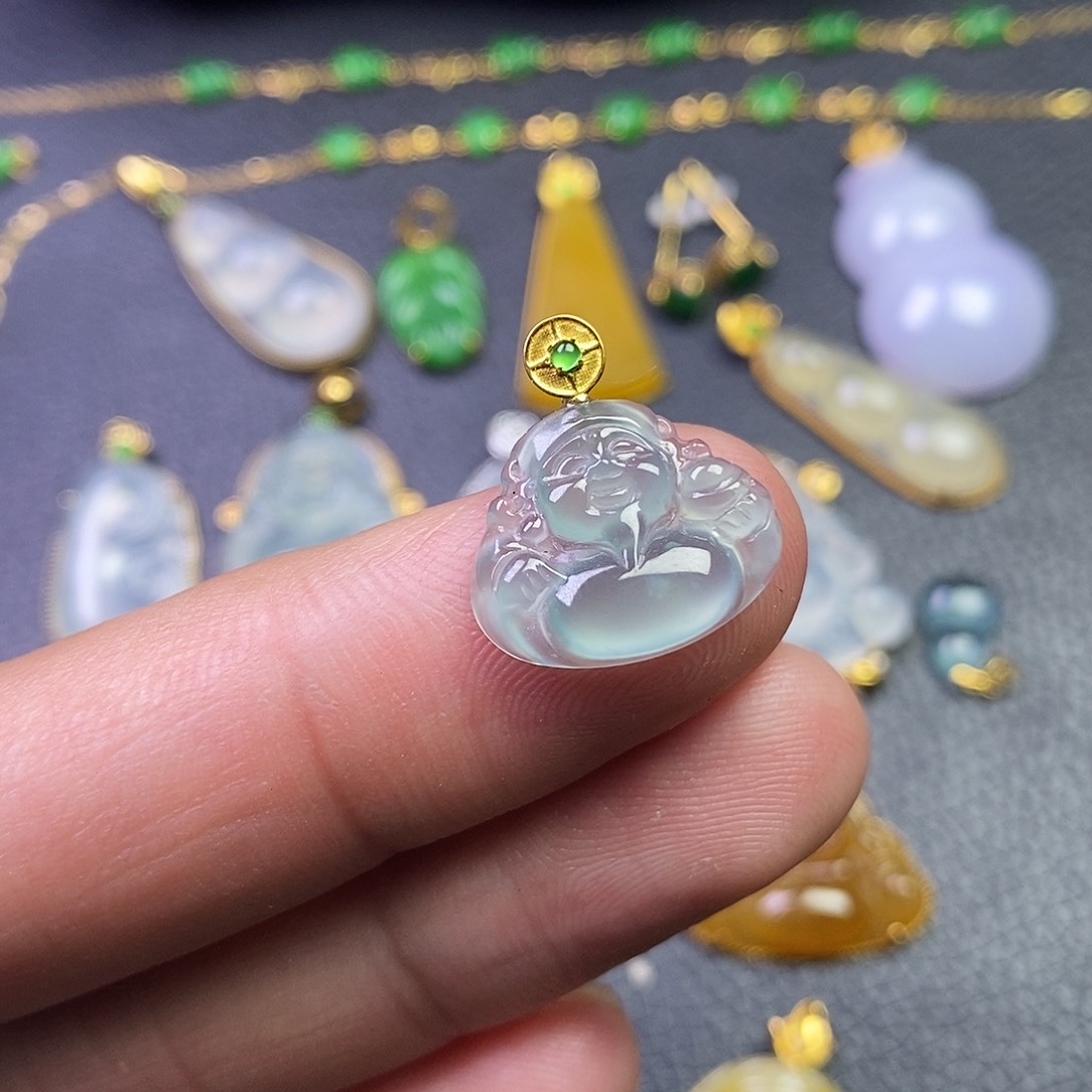 颈饰18K金镶嵌翡翠