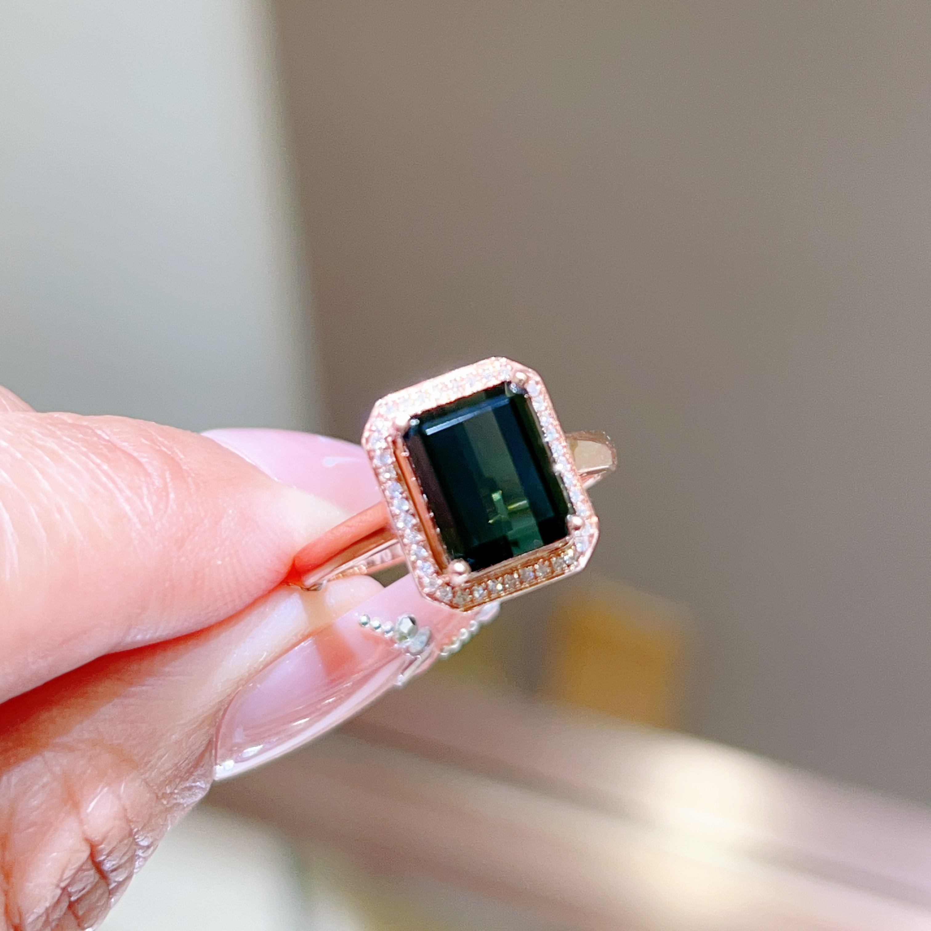 2.94ct 18k金镶嵌碧玺戒指 2500