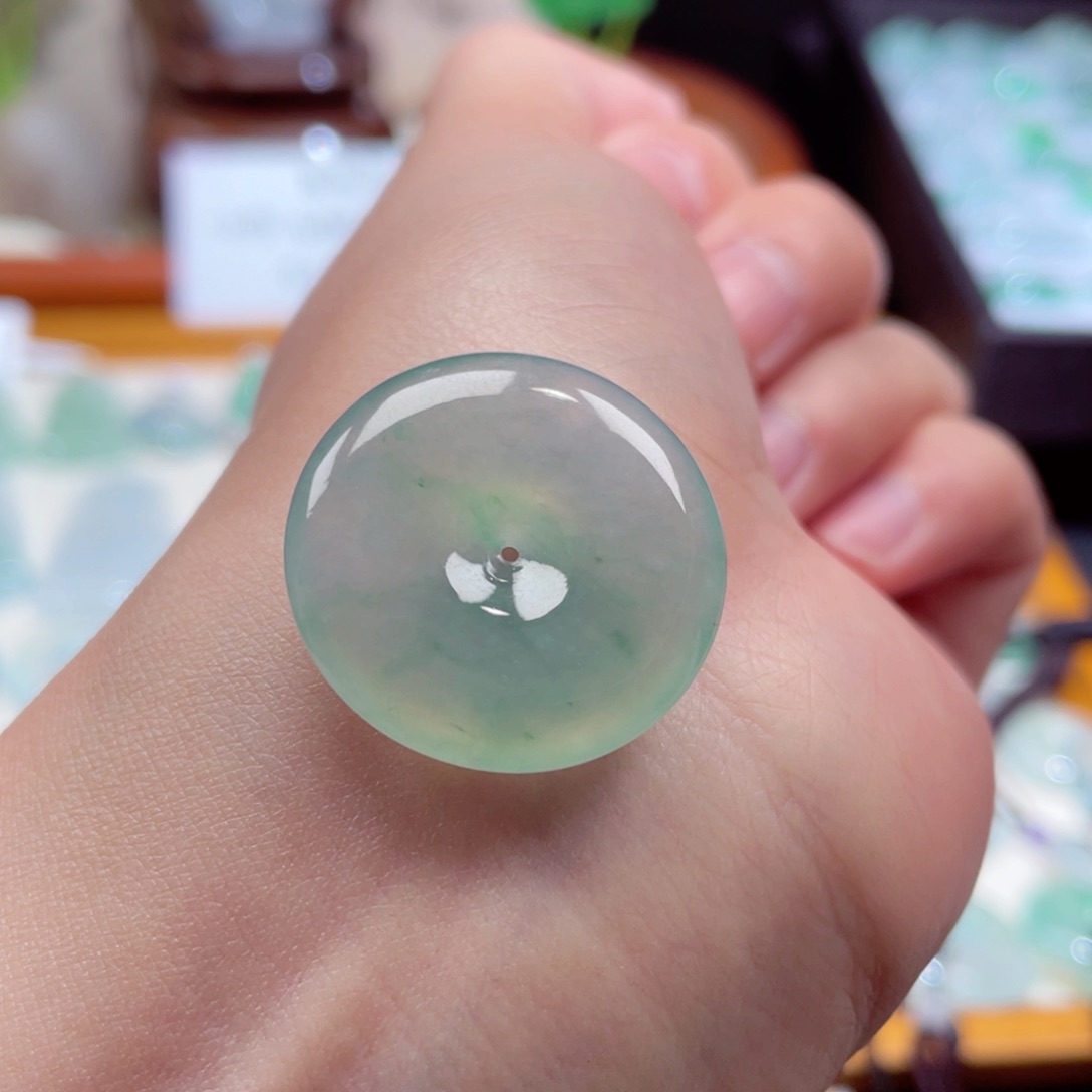 翡翠颈饰未镶嵌扣子