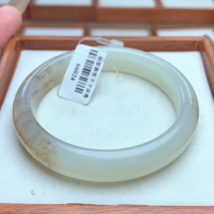 【闪购商品】和田玉手镯未镶嵌56