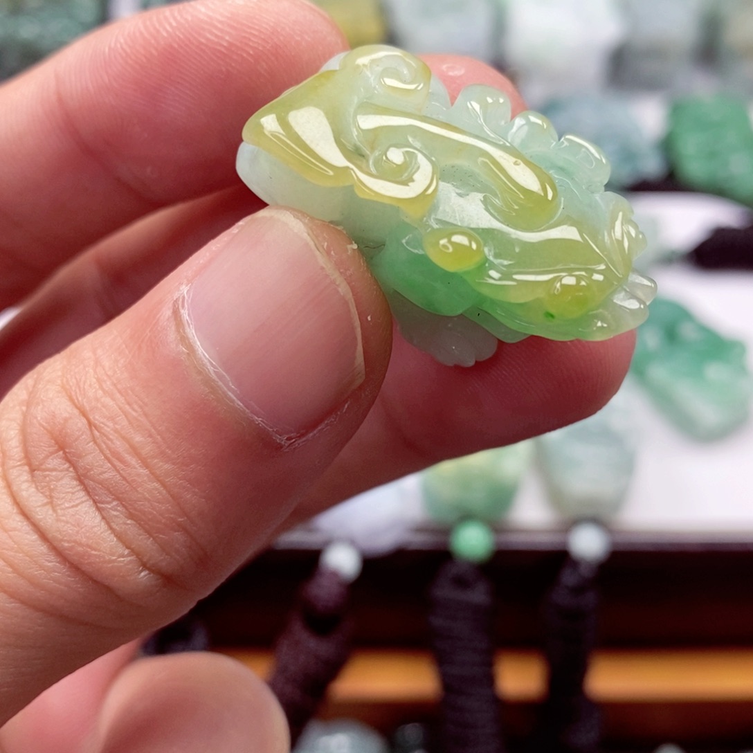 翡翠颈饰未镶嵌翡翠