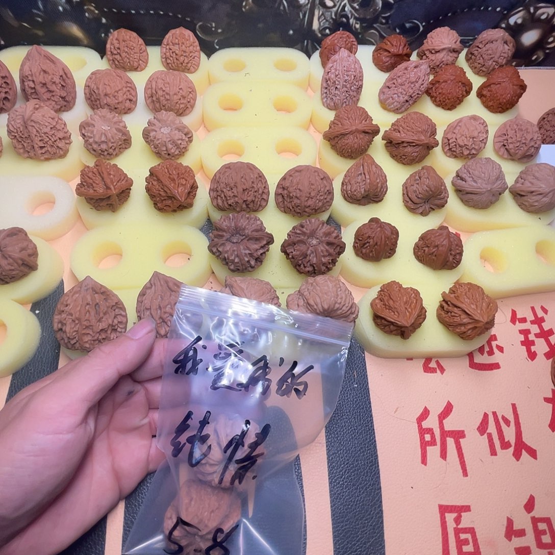 我***情吊坠文玩核桃血麒麟