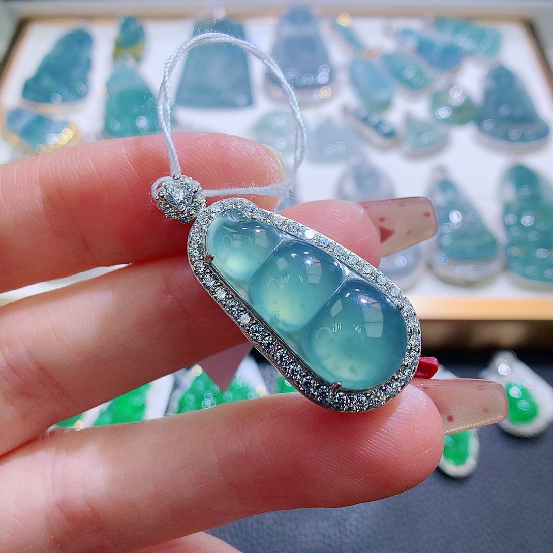 翡翠颈饰银S925镶嵌翡翠