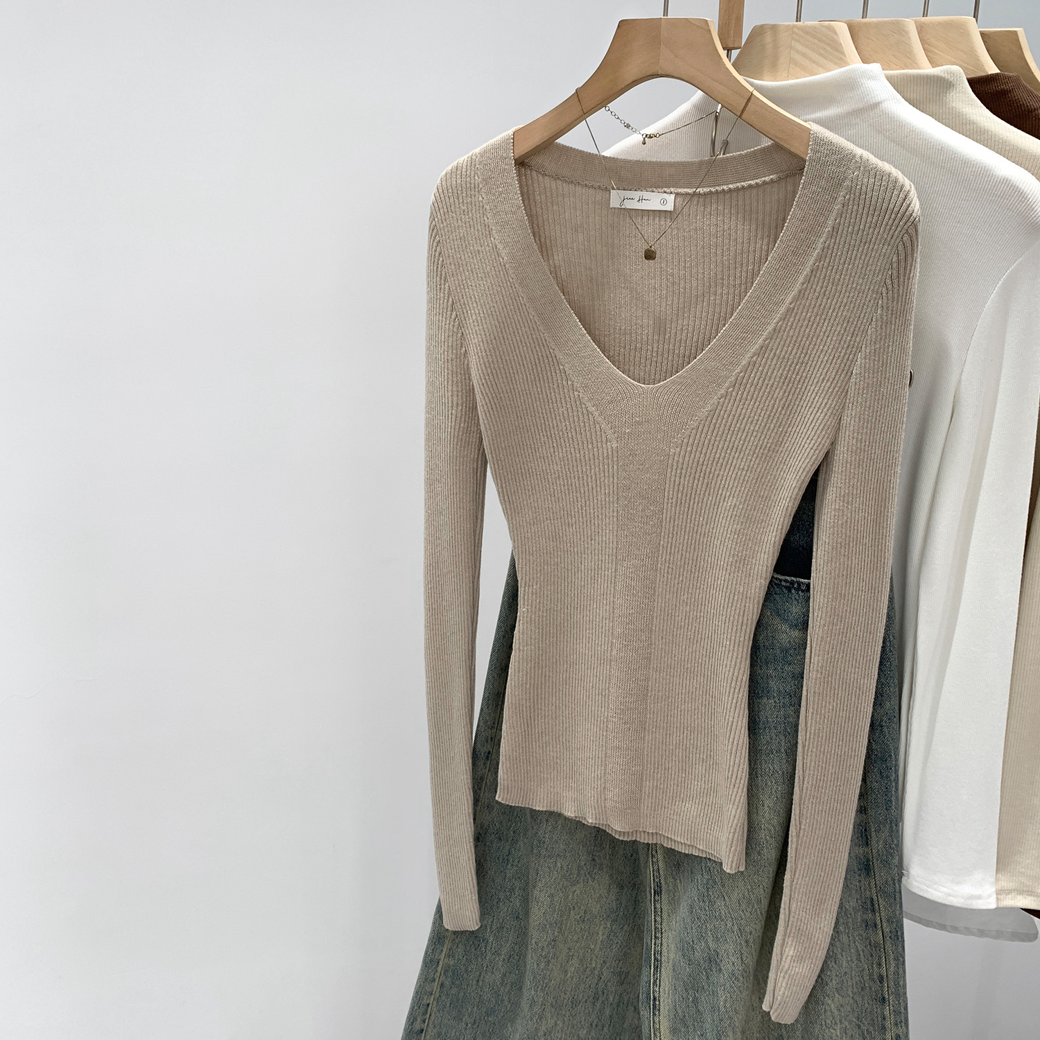 【部分现】韩系精致修身毛衫长袖针织衫女简约气质V领底衫上衣M1676