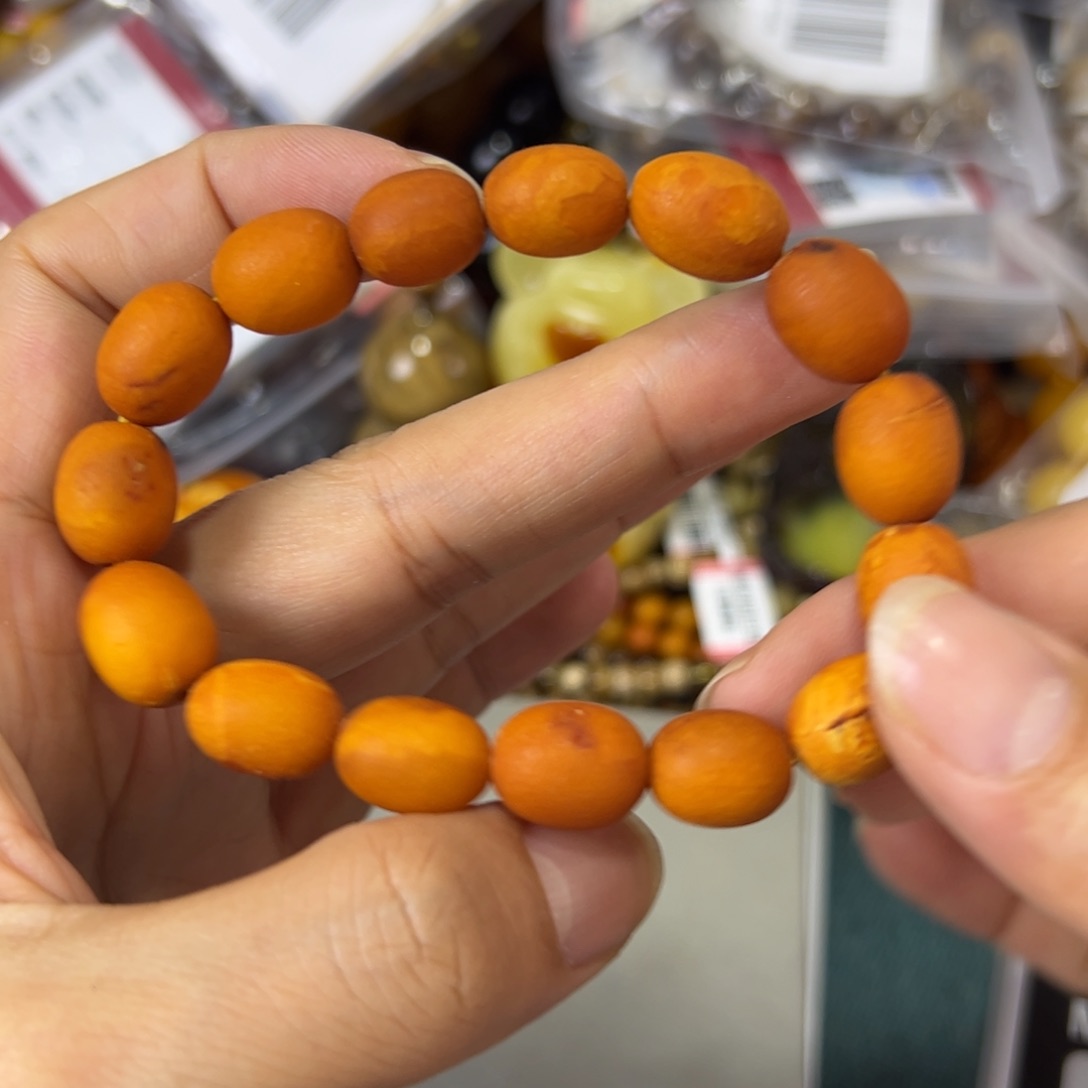 未镶嵌琥珀珠宝奇石250