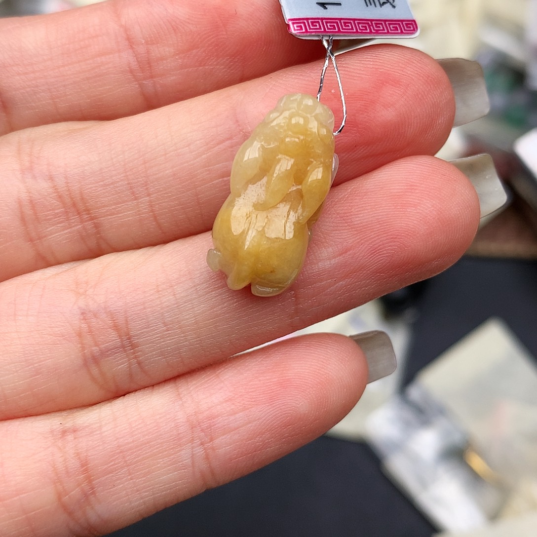 翡翠未镶嵌挂件….