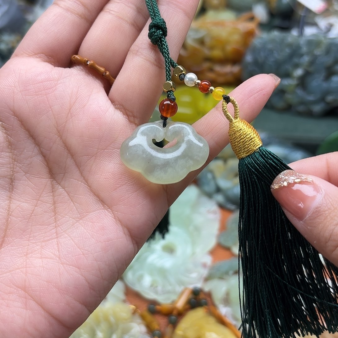 蛇纹石玉未镶嵌吊坠