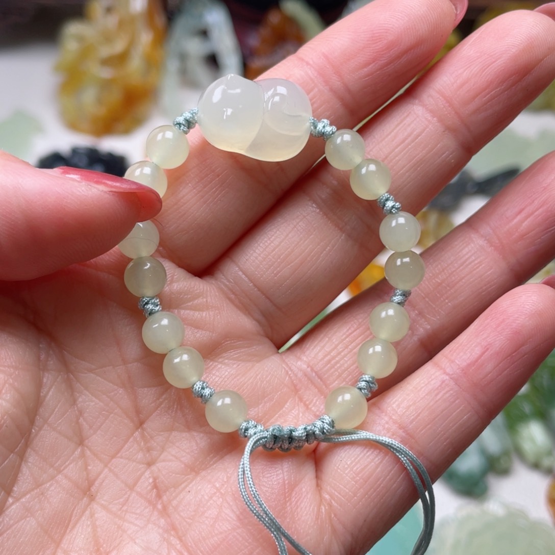 蛇纹石玉颈饰未镶嵌