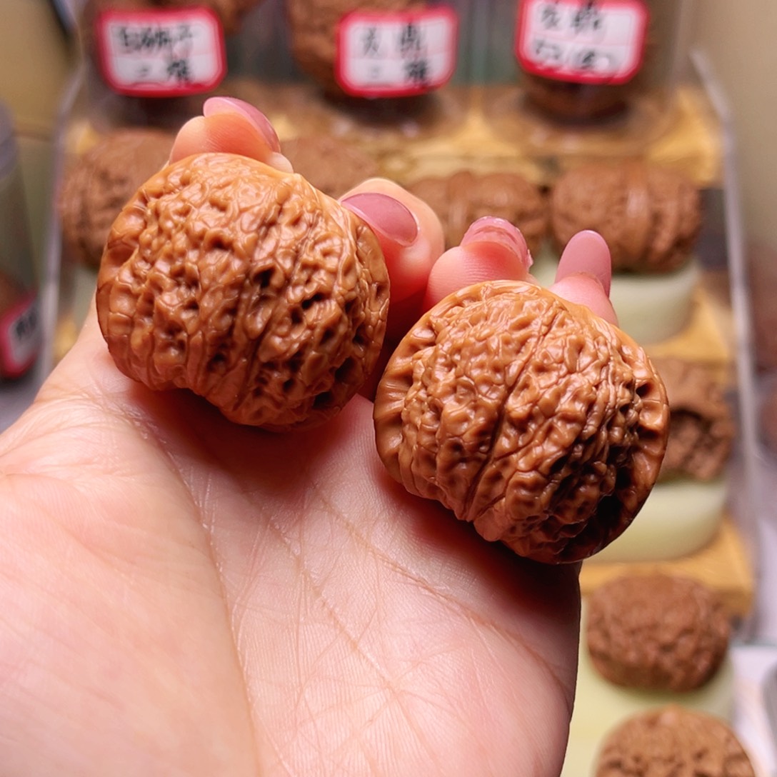 文玩核桃吊坠36尺血麒麟