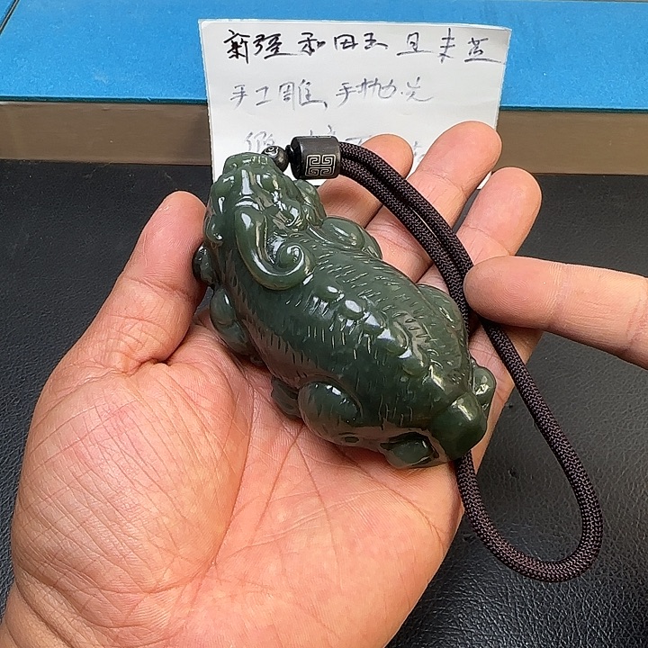 和田玉未镶嵌把件