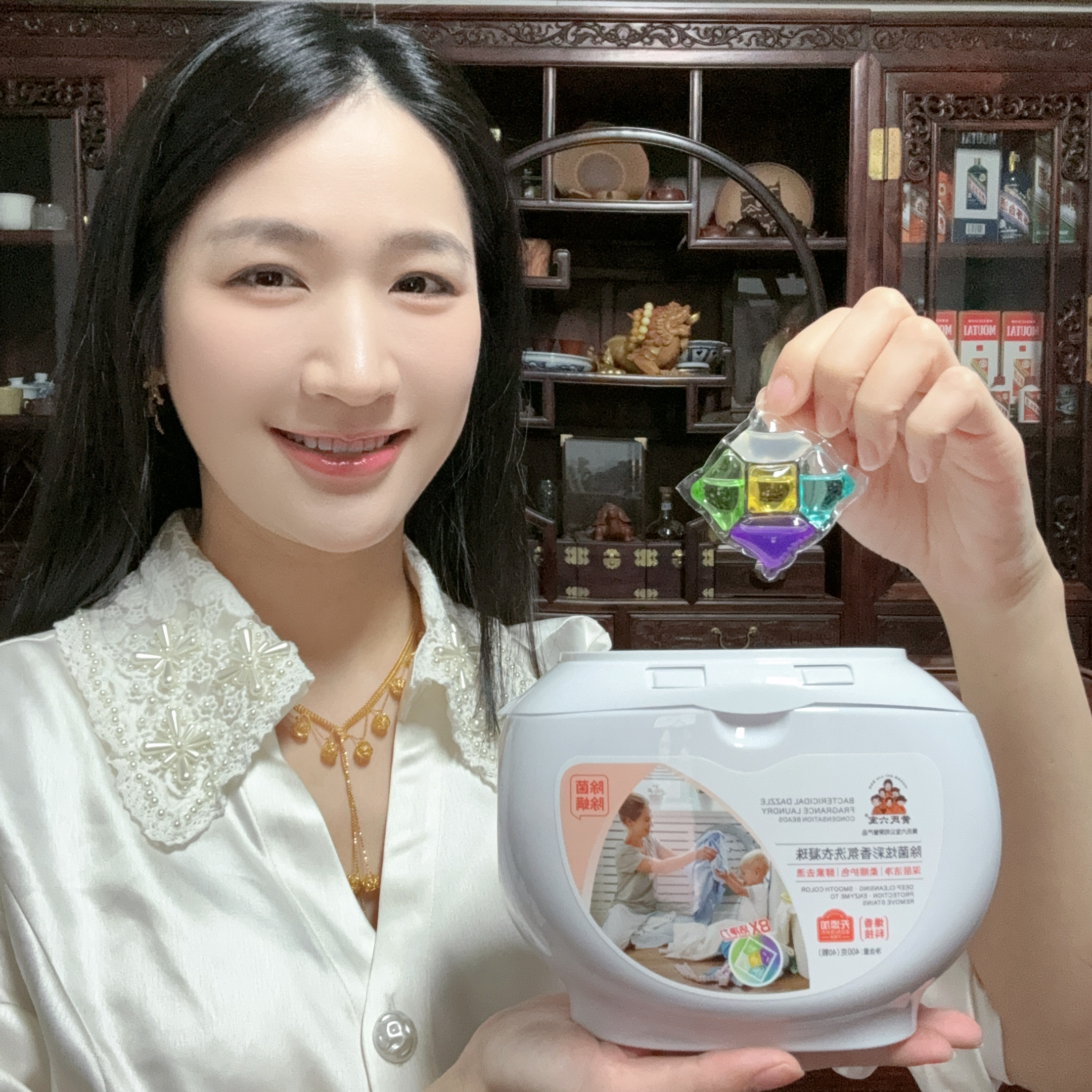 黄氏六宝除菌炫彩香氛洗衣凝珠除螨去污深层去渍柔顺护色三效合一