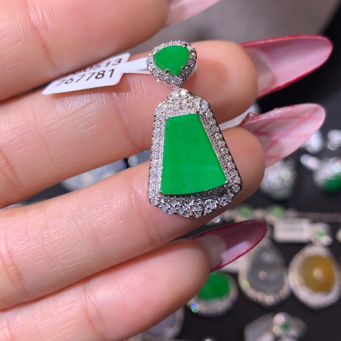 翡翠吊坠(不含链)18K金镶嵌