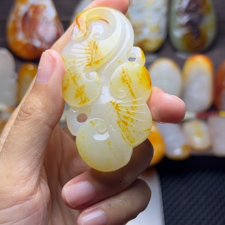 和田玉未镶嵌颈饰