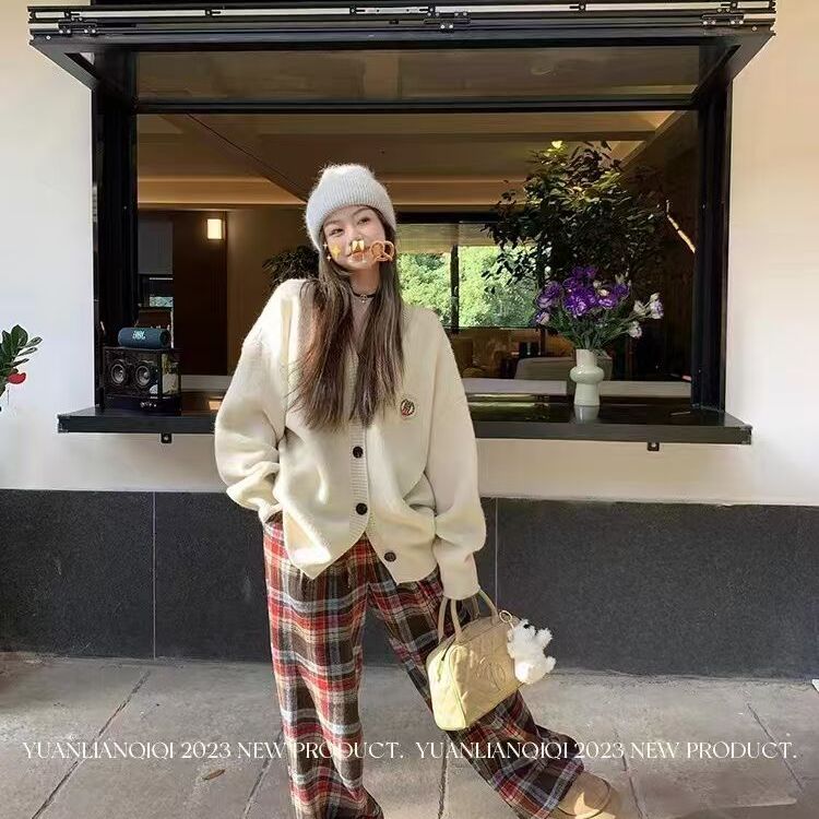 孕期简约徽章刺绣针织孕妇开衫2025秋冬新款宽松百搭毛衣孕妇外套