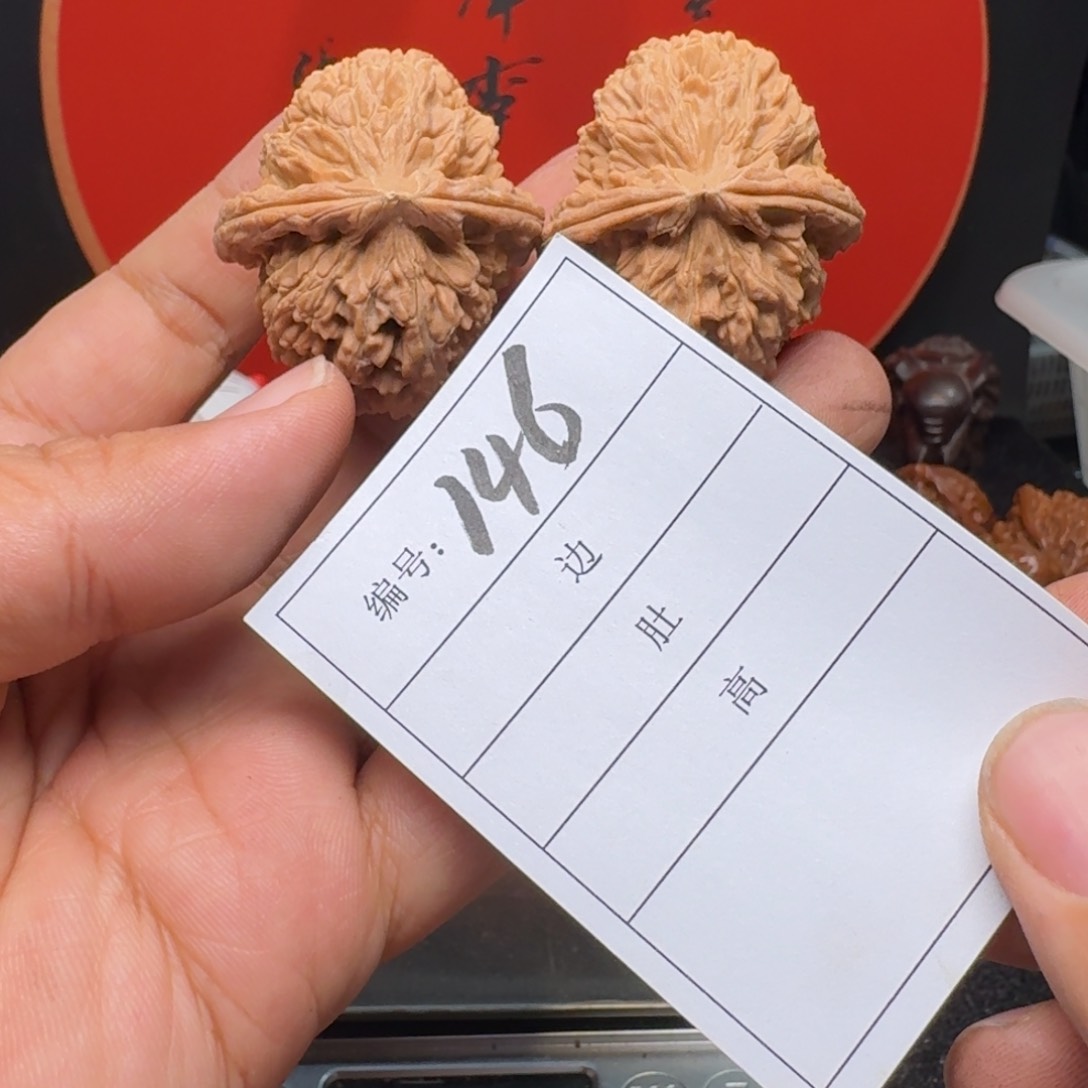 文玩核桃把件42三角白