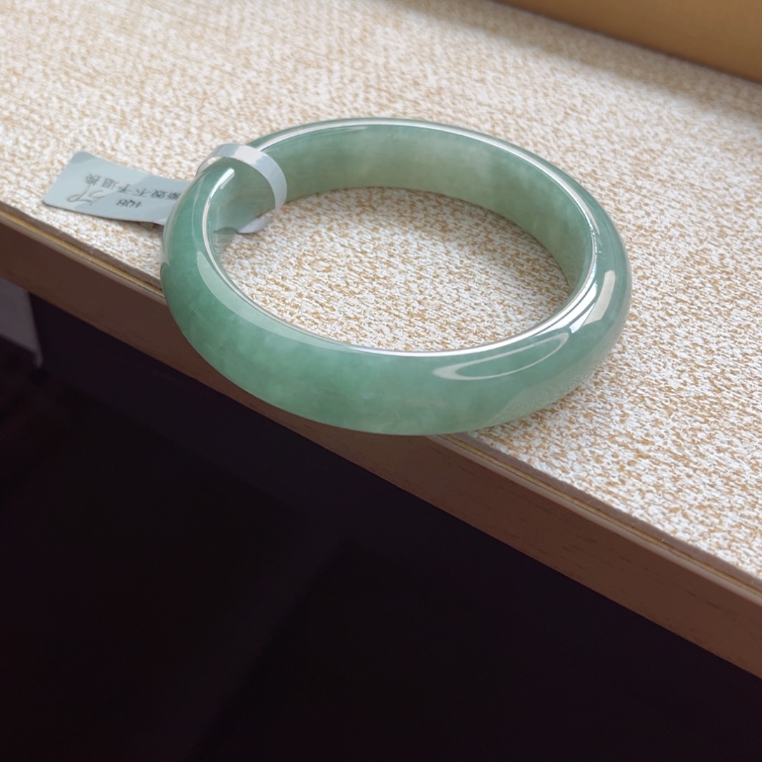 翡翠手镯未镶嵌手镯