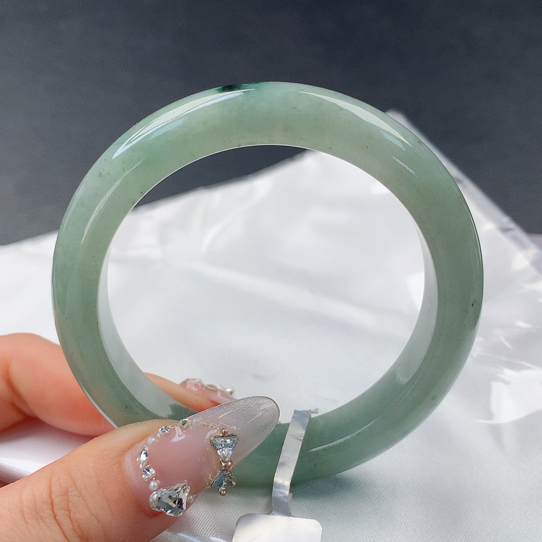 翡翠手镯未镶嵌18正56