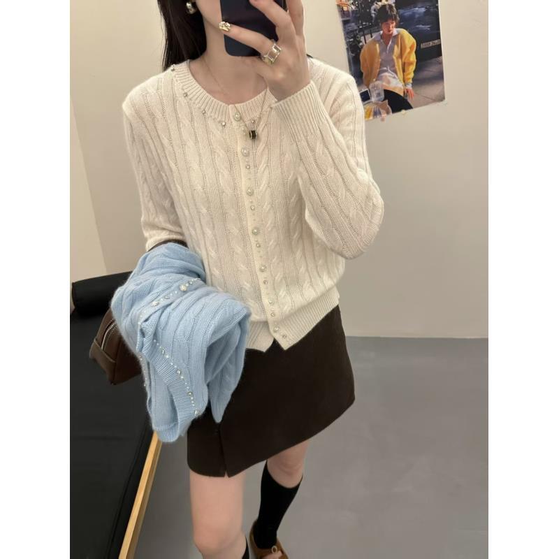 香梅恋人丨密熊绒2025秋冬新款麻花珍珠开衫女上衣4569