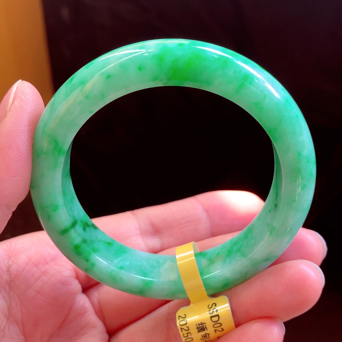 翡翠手镯未镶嵌缅甸翡翠