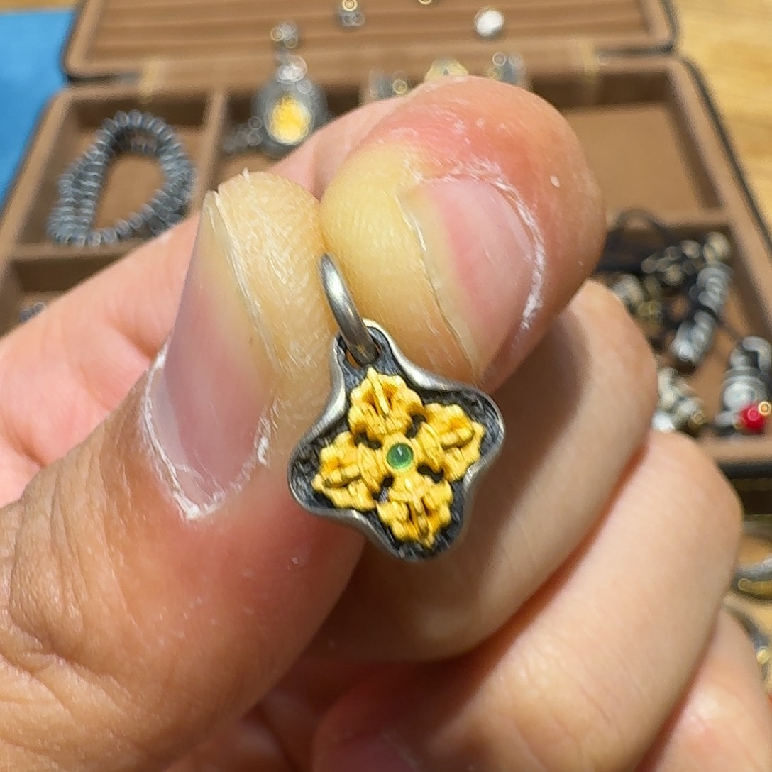 聚缘贱卖侧挂金刚杵