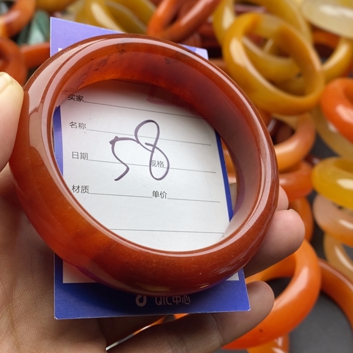 未镶嵌手镯石英质玉