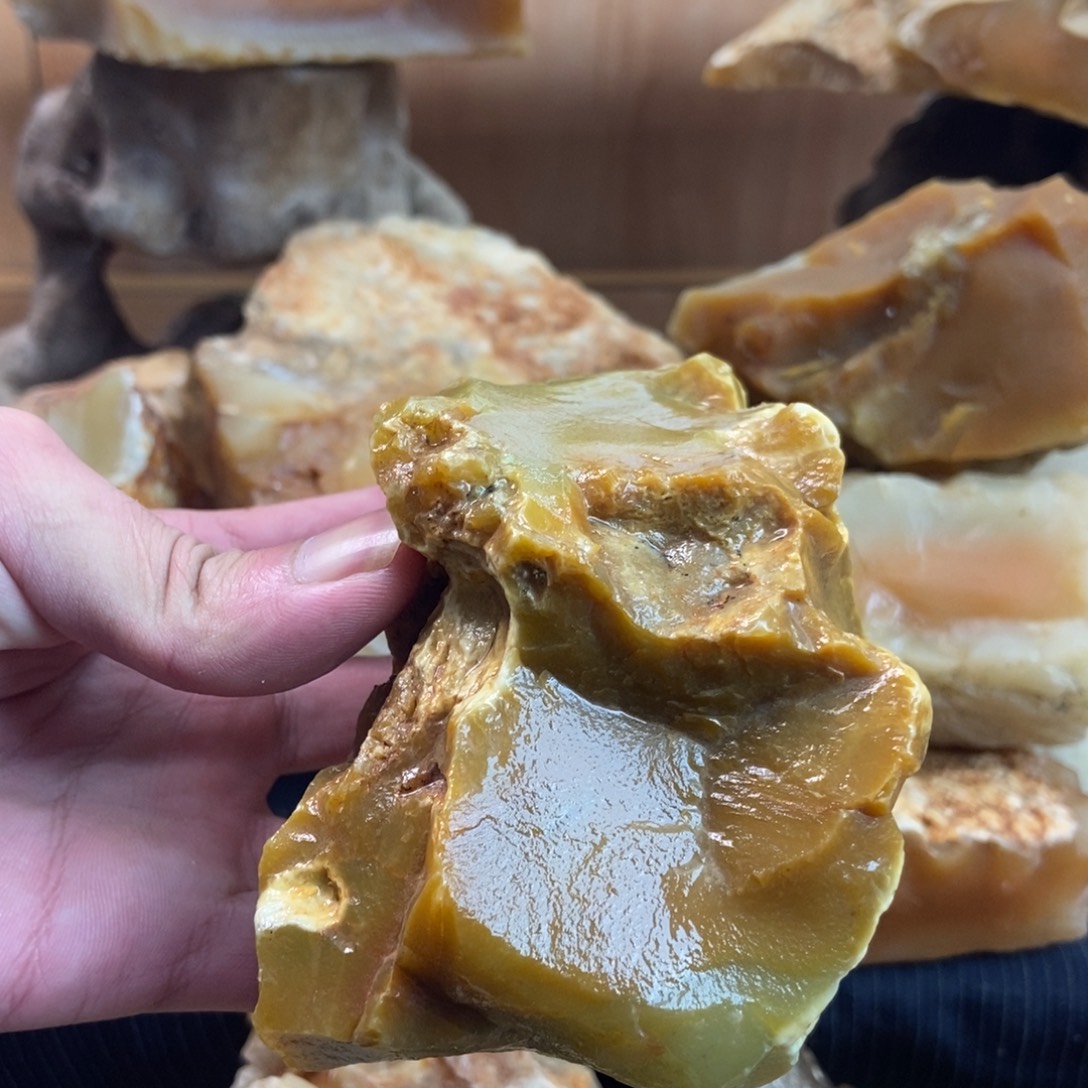 石英质玉（黄龙玉）未镶嵌珠宝奇石