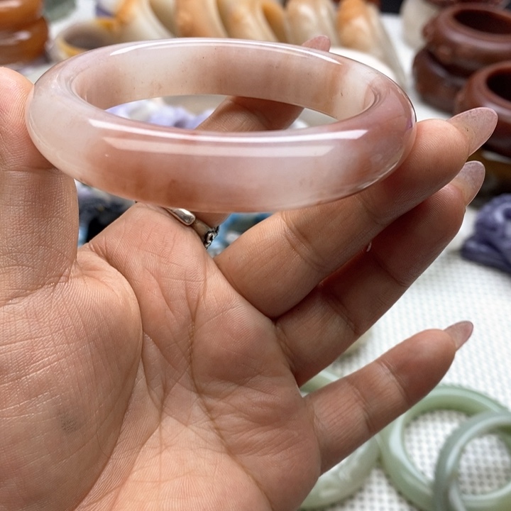 石英质玉手镯未镶嵌