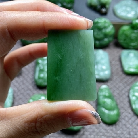 【闪购商品】颈饰未镶嵌和田玉