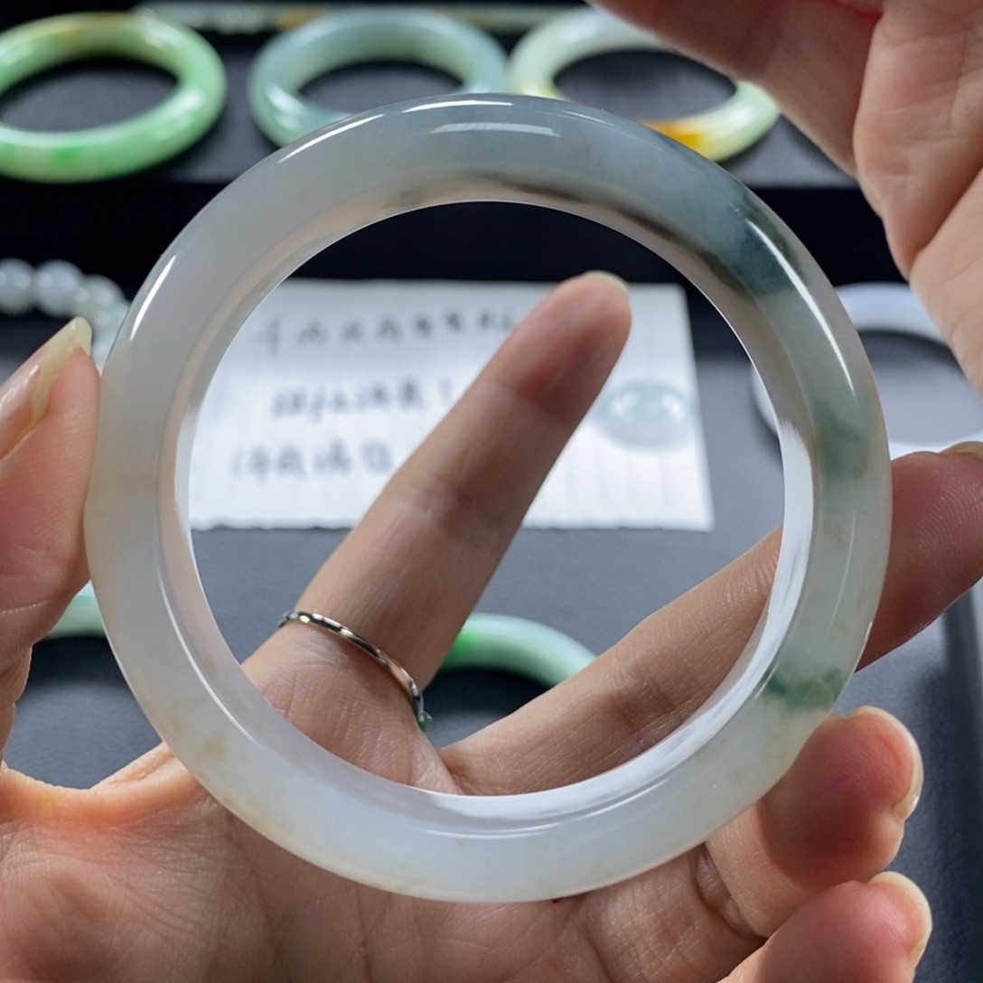 不***说翡翠未镶嵌手镯天然翡翠手镯